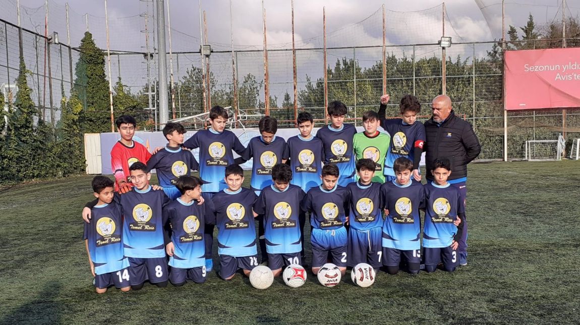  Atatürk ortaokulu yıldız erkek futbol takımı ilçe futbol turnuvasında gurup finaline kaldı
